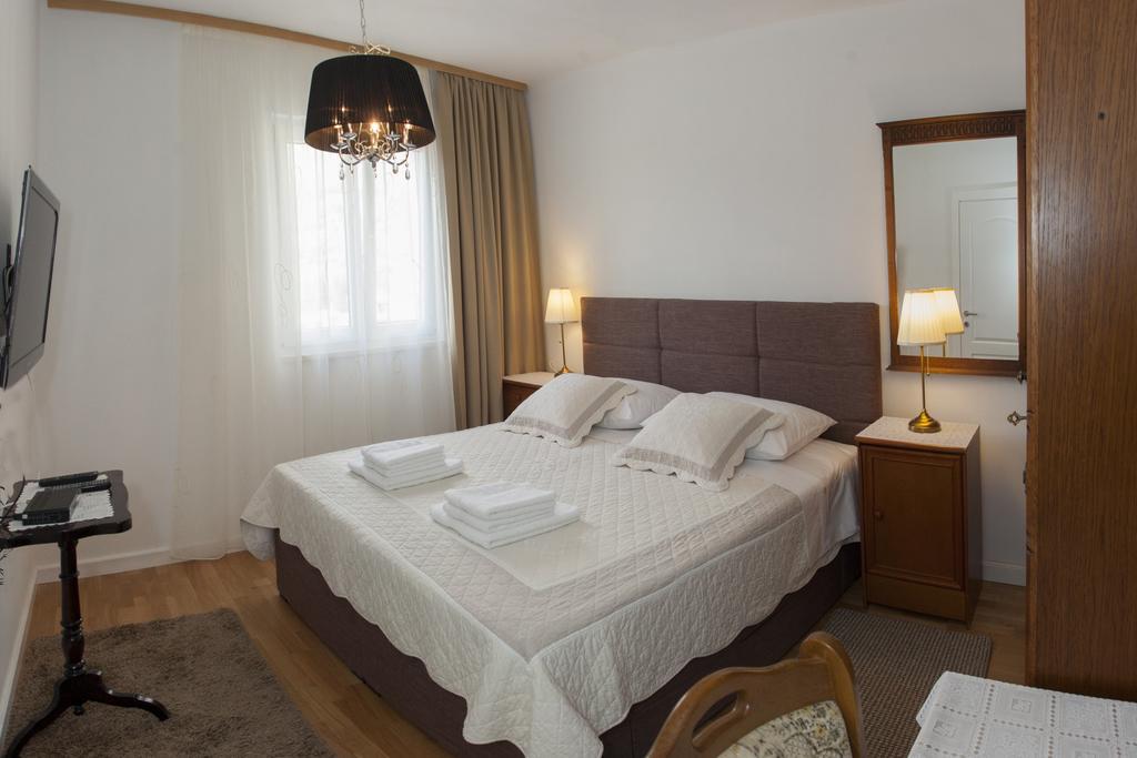 Apartment Spartium Podstrana Luaran gambar