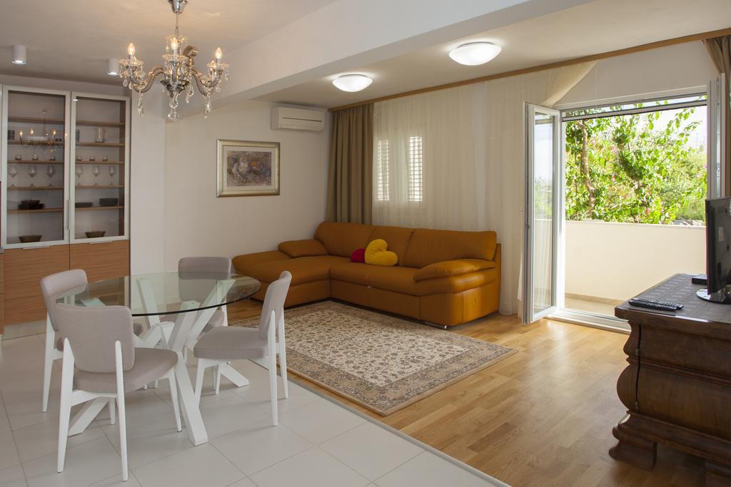 Apartment Spartium Podstrana Luaran gambar