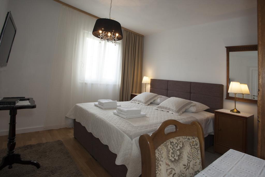 Apartment Spartium Podstrana Luaran gambar